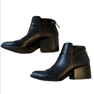 Simply Vera Vera Wang black booties